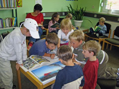 Vorschulkinder in der Stadtbibliothek