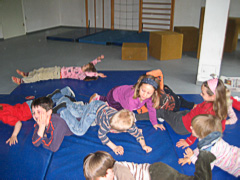 Spielen im Turnraum